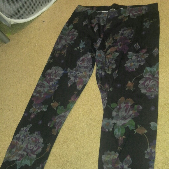 Xhilaration Pants - Black Rose Leggings